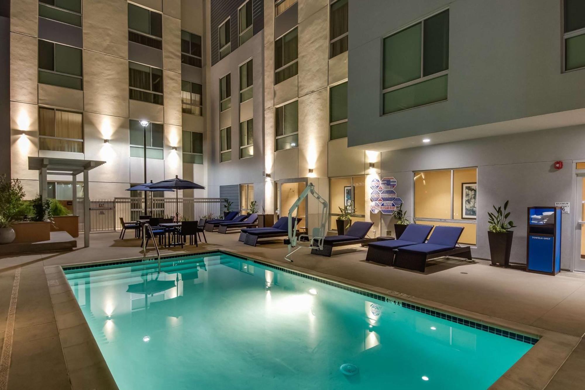 Hampton Inn & Suites Los Angeles - Glendale Exterior foto